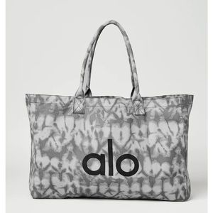 Alo Yoga Iconic Shopper Tote 20" x 14" x 7" Grey Tie dye NWT